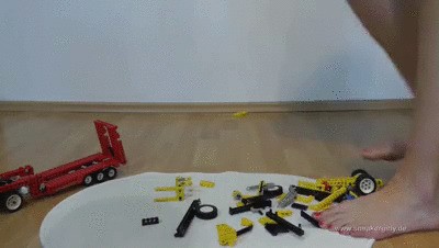 Sneakergirly Denise – Lego Toy Truck